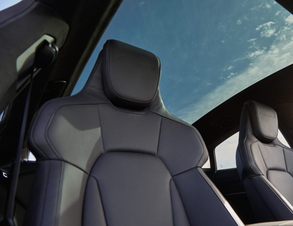 سقف بورش تايكان الزجاج