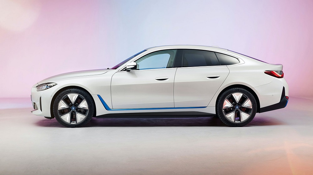 سيارة BMW i4 الكهربائية