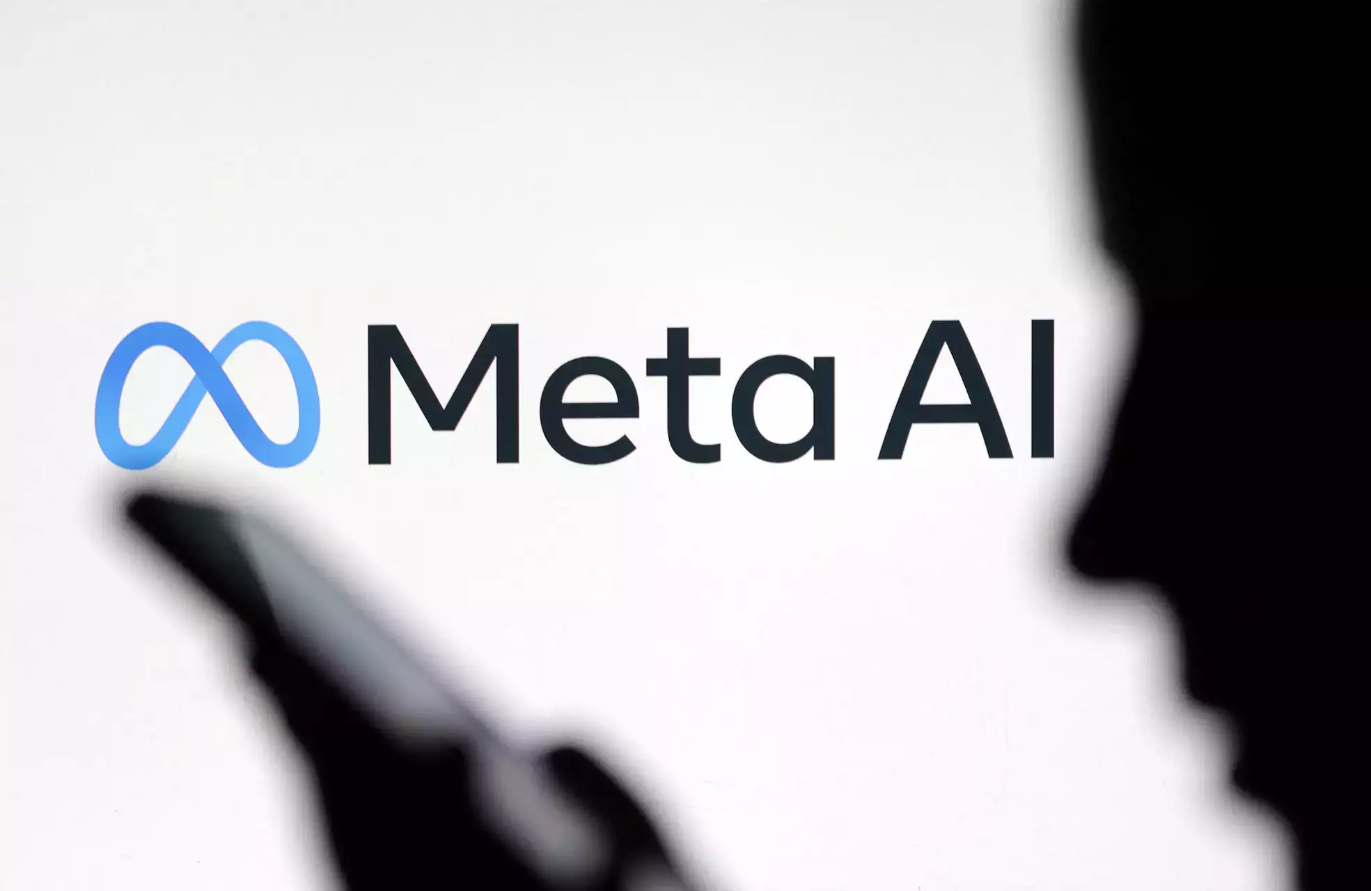 ما هو Meta AI؟ الدردشة مع الذكاء الاصطناعي عبر فيسبوك وانستجرام وواتساب والمزيد